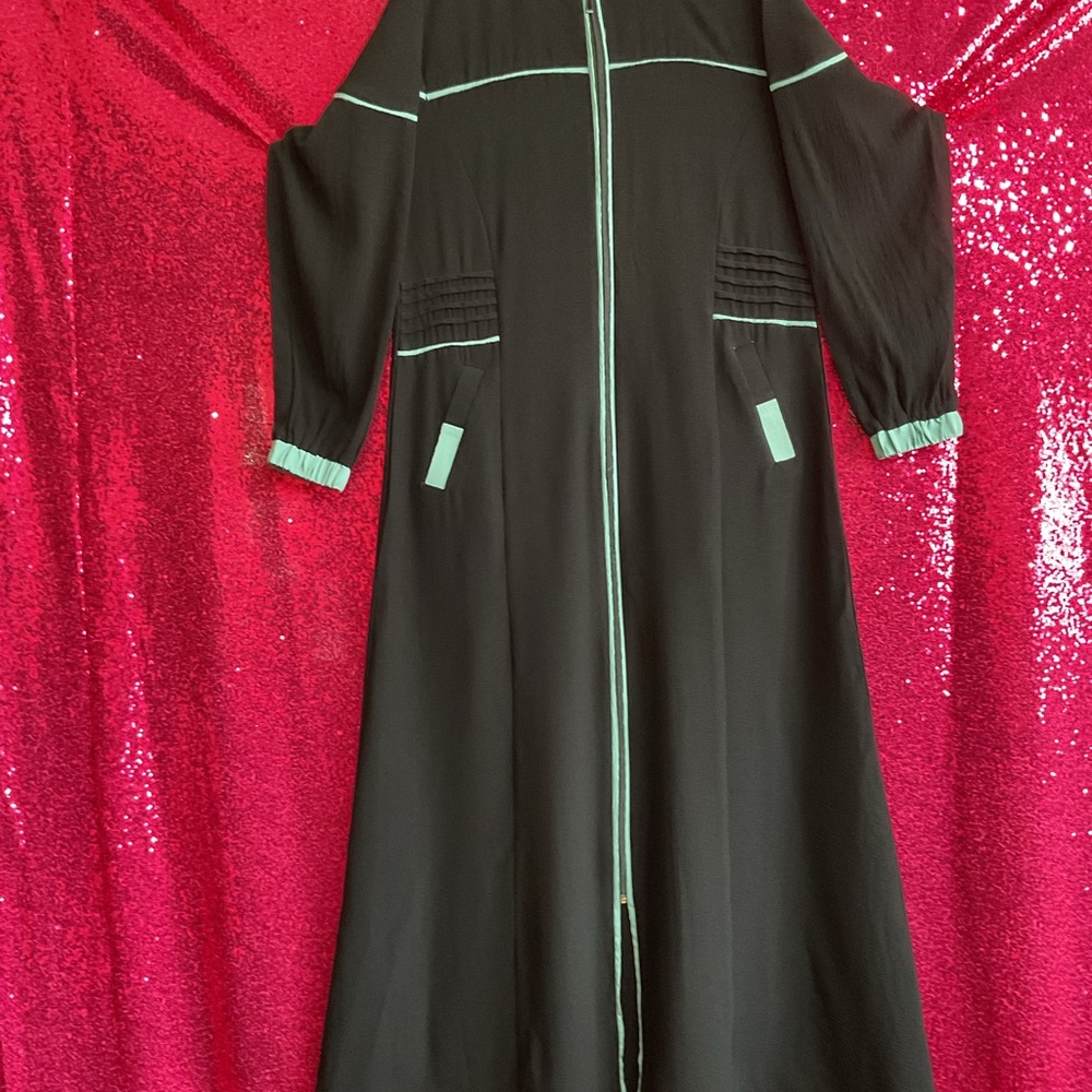 Elegant Black and Green Women's Dress